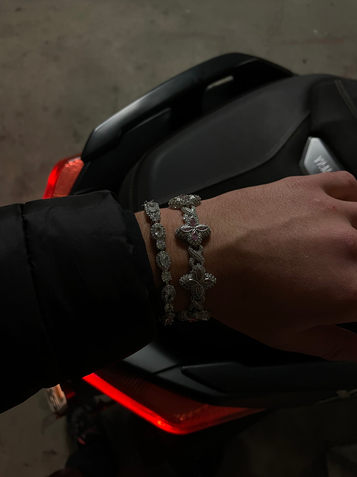 AQUA CLOVER ICED OUT